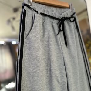 Pantalón buzo con rayas